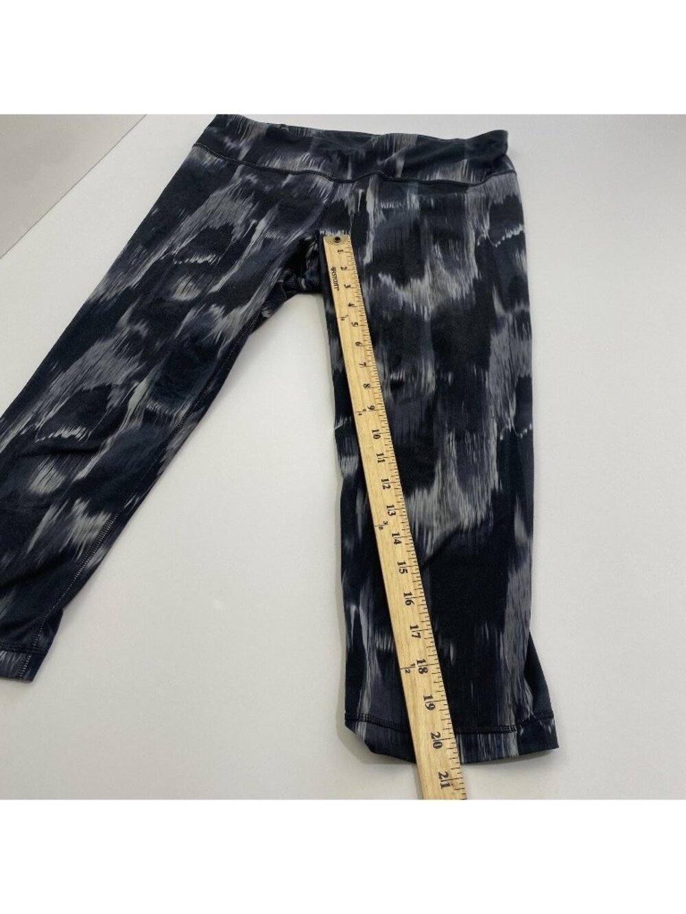 Women's Under Armour Black Gray Heat Gear Compressions Leggings Size M Pre Owned